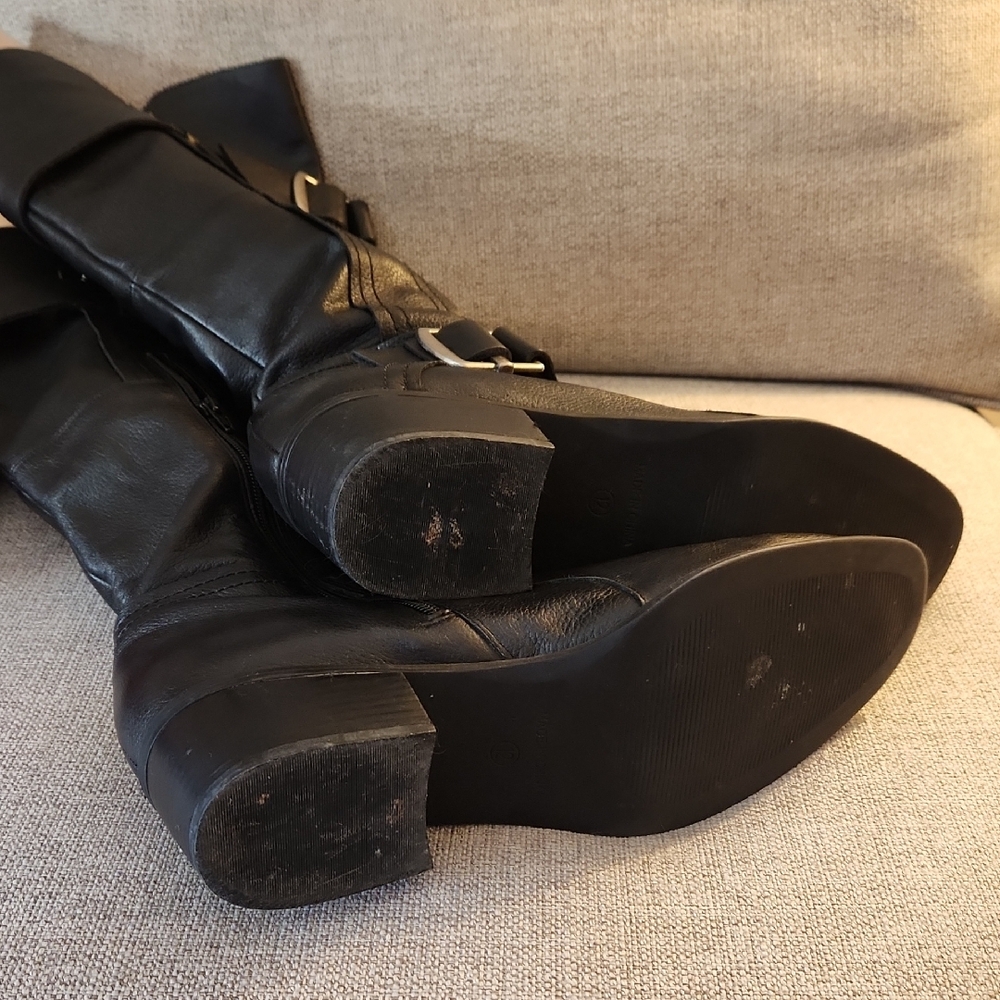 Kelly & Katie Black Heeled Boots - Picture 4 of 6